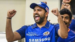 IPL 2021: ഷൂസിലെഴുതിയ സന്ദേശം; മൂന്നാം അങ്കത്തില്‍ രോഹിത് കരുതി വച്ചത്‌