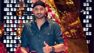 IPL 2022: എന്നെ നാല് സിക്‌സ് പറത്തി, അവന്‍ സൂപ്പര്‍ താരമാകുമെന്ന് അന്നേ കരുതി- ഹര്‍ഭജന്‍