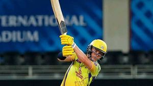 IPL 2021: ചേട്ടനൊക്കെയങ്ങ് വീട്ടില്‍! ടോം കറെനെ തല്ലിച്ചതച്ച് അനുജന്‍ സാം കറെന്‍