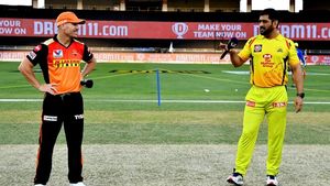 IPL 2021: ധോണിപ്പടയെ ഹൈദരാബാദിന് പൂട്ടണം, പോരാട്ടം കടുക്കും, കാത്തിരിക്കുന്ന റെക്കോഡുകളിതാ