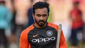 IPL 2021: 'ഹൈദരാബാദിനെ രക്ഷിക്കാന്‍ അവന്‍ വരണം', ട്വിറ്ററില്‍ ട്രന്റായി കേദാര്‍ ജാദവ്