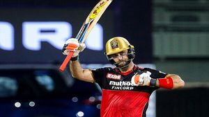 IPL 2021: ആര്‍സിബിയുടെ വെടിക്കെട്ടില്‍ അടിപതറി കെകെആര്‍, ഹീറോസായി മാക്‌സ്‌വെല്ലും ഡിവില്യേഴ്‌സും