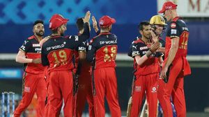 IPL 2021: ഇന്നലെ കെകെആര്‍, ഇന്നു എസ്ആര്‍എച്ച്, ജയം 'വലിച്ചെറിഞ്ഞു'- ത്രില്ലറില്‍ ആര്‍സിബി