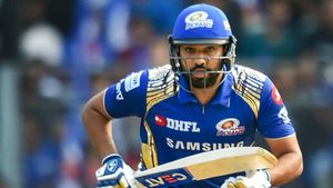 IPL 2021: രോഹിതിന് കഷ്ടകാലം, തോല്‍വികൊണ്ടും തീര്‍ന്നില്ല, കുറഞ്ഞ ഓവര്‍നിരക്കിന് ഫൈന്‍
