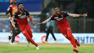 IPL 2021: എന്തുകൊണ്ടാണ് കോലി 17ാം ഓവറില്‍ പന്തെറിയിച്ചത്? ഷഹബാസ് അഹ്മദ് വിശദീകരിക്കുന്നു
