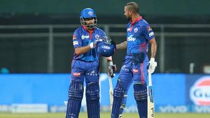 IPL 2021: ഓപ്പണിങ്ങില്‍ തിളങ്ങി ധവാനും പൃത്ഥ്വിയും, കുറിച്ച റെക്കോഡുകളിതാ