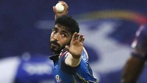IPL 2021: ഇങ്ങനെയൊക്കെ തല്ലാമോ? നാണംകെട്ട് ബുംറ! ആറു വര്‍ഷത്തെ ചരിത്രം വഴിമാറി