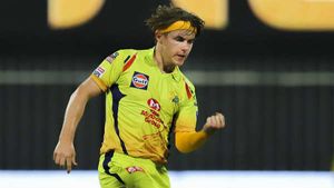 IPL 2021: എനിക്കു ചിരിയടക്കാനായില്ല! സഹോദരനെതിരേ ബൗള്‍ ചെയ്ത അനുഭവത്തെക്കുറിച്ച് സാം കറെന്‍