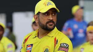 IPL 2021: നാട്ടിലേക്ക് മടങ്ങാതെ എംഎസ് ധോണി, വൈകുന്നതിന്റെ കാരണത്തിന് കൈയടി