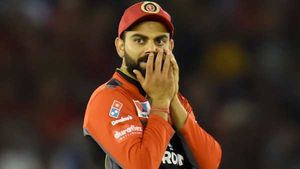 IPL 2021: സോറി കോലി, നിങ്ങള്‍ക്ക് ഇത്തവണയും യോഗമില്ല! സസ്‌പെന്‍ഷനില്‍ ഷോക്കടിച്ചത് ആര്‍സിബിക്ക്