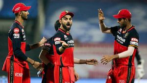 IPL 2021: 'ടൂര്‍ണമെന്റ് തുടര്‍ന്നാല്‍ ആര്‍സിബി കപ്പടിക്കും', അഞ്ച് കാരണങ്ങളിതാ