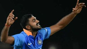 ഞാന്‍ കാലിസ്, വാട്‌സന്‍ എന്നിവരെപ്പോലെ, യഥാര്‍ഥ ഓള്‍റൗണ്ടറെന്നു വിജയ് ശങ്കര്‍!- ട്രോള്‍ മഴ