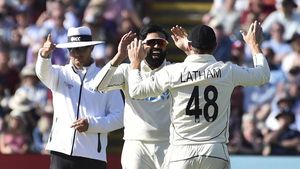 രണ്ടാം ടെസ്റ്റില്‍ ഇംഗ്ലണ്ടിന് ബാറ്റിങ് തകര്‍ച്ച, ന്യൂസീലന്‍ഡ് ജയത്തിനരികെ; ഇന്ത്യക്കുള്ള മുന്നറിയിപ്പ്