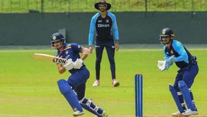 IND vs SL: പാണ്ഡെ ടോപ്‌സ്‌കോറര്‍, സൂര്യക്കു ഫിഫ്റ്റി- ധവാന്‍റെ ടീമിനെ വീഴ്ത്തി ഭുവി ഇലവന്‍