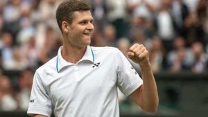 Wimbledon 2021: പോളണ്ടിനെപ്പറ്റി ഒരക്ഷരം മിണ്ടരുത്! ഫെഡററെ ഞെട്ടിച്ച് പോളണ്ട് യുവതാരം