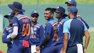 IND vs SL: ധവാനും ഭുവിയും വീണ്ടും കൊമ്പുകോര്‍ത്തു, രണ്ട് ഇലവനിലും സഞ്ജുവില്ല!