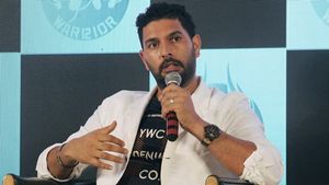 'കായികം ഒത്തൊരുമിക്കാനാണ് വെറുക്കാനല്ല', ഇംഗ്ലണ്ട് ഫുട്‌ബോള്‍ താരങ്ങള്‍ക്ക് പിന്തുണയുമായി യുവരാജ്