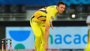 IPL 2021: സിഎസ്‌കെയ്ക്ക് സന്തോഷ വാര്‍ത്ത, ജോഷ് ഹെയ്‌സല്‍വുഡ് രണ്ടാം പാദം കളിക്കും