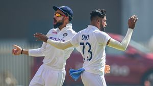 IND vs ENG: സിറാജിനെ വിടാതെ ഇംഗ്ലണ്ട് ആരാധകര്‍, പന്തുവെച്ച് എറിഞ്ഞു, വിരാട് കോലി കട്ടകലിപ്പില്‍