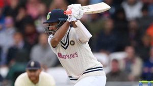 Ranji Trophy: ഇന്ത്യന്‍ ടീമില്‍ ഇടമില്ല, പിന്നാലെ വെടിക്കെട്ട് ഫിഫ്റ്റി, പുജാരക്ക് കൈയടി