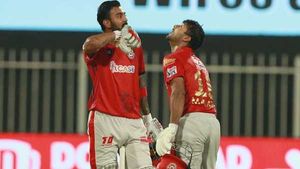 IPL: വമ്പന്‍ കൂട്ടുകെട്ടുകള്‍, പക്ഷെ ടീം രക്ഷപ്പെട്ടില്ല!- രാഹുല്‍ രണ്ടെണ്ണത്തില്‍ പങ്കാളി