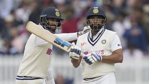 IND vs ENG: ആതിഥേയരുടെ 'ചീട്ടുകീറി' ബുംറ-ഷമി കൂട്ടുകെട്ട്, ഇംഗ്ലണ്ടില്‍ ചരിത്ര റെക്കോഡ്