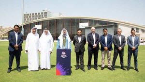 T20 World Cup: ഇനി ലോകകപ്പ് ലഹരി, ട്രോഫി ദുബായില്‍ പുറത്തിറക്കി