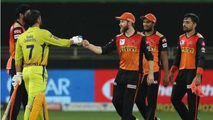 IPL 2021: പ്ലേ ഓഫ് ഉറപ്പിക്കാന്‍ സിഎസ്‌കെ, 'വില്ലനാവാന്‍' വില്യംസണും സംഘവും