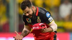 IPL 2021: കോലിക്കേ ഇതു കഴിയൂ! എന്തൊരു ക്യാച്ച്, കണ്ണുതള്ളി ക്രിക്കറ്റ് ലോകം- വിശ്വാസം വരാതെ റുതുരാജ്