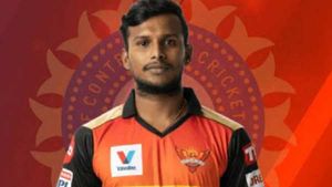 IPL 2021: നടരാജന് കൊവിഡ്! ആറു പേര്‍ ഐസൊലേഷനില്‍- എസ്ആര്‍എച്ച്- ഡിസി മല്‍സരം നടക്കും