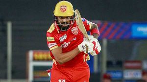 IPL 2021: ധവാനും രാഹുലിനും 380 റണ്‍സ് വീതം, ഓറഞ്ച് ക്യാപ്പ് രാഹുലിന്!- കാരണമറിയാം