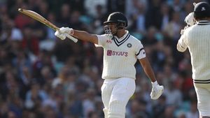 IND vs ENG: 'സച്ചിന്‍ ഒരേ ഒരു ഗോഡ്, ശര്‍ദുല്‍ ഒരേ ഒരു ലോര്‍ഡ്', വെടിക്കെട്ട് ഏറ്റെടുത്ത് ആരാധകര്‍, വൈറല്‍