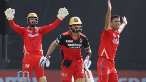 IPL 2021: അയാളെ ഉടന്‍ പുറത്താക്കണം!- ദേവ്ദത്തിനെ 'രക്ഷിച്ച' തേര്‍ഡ് അംപയര്‍ക്കു രൂക്ഷ വിമര്‍ശനം