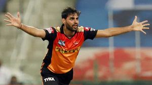 IPL 2021: അവസാന ബോള്‍ ത്രില്ലറില്‍ ഹൈദരാബാദ് നേടി, ബാംഗ്ലൂര്‍ പൊരുതിവീണു