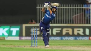 IPL 2021: 'തലയുയര്‍ത്തി മുംബൈ ഇന്ത്യന്‍സിന്റെ മടക്കം', ഹൈദരാബാദിനെതിരേ കുറിച്ച റെക്കോഡുകളിതാ