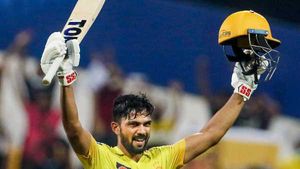 IPL 2021: ഓറഞ്ച് ക്യാപിന് പിന്നാലെ എമേര്‍ജിങ് പ്ലെയറായി റുതുരാജ്! ക്യാച്ചിലെ കിങ് ബിഷ്‌നോയ്
