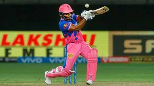 IPL 2021: സെഞ്ച്വറിയോടെ തുടങ്ങി, ഒന്നുമായി മടങ്ങി! ക്ലൈമാക്‌സില്‍ നനഞ്ഞ പടക്കമായി സഞ്ജു