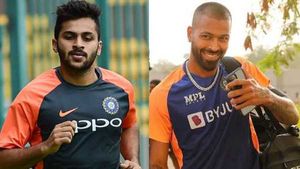T20 World Cup: ഹാര്‍ദിക്ക് പുറത്തായില്ല, സ്ഥാനം നഷ്ടമായത് അക്ഷറിന്!- ശര്‍ദ്ദുല്‍ ഇന്ത്യന്‍ ടീമില്‍