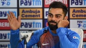 രോഹിത്തിന് പകരം ഇഷാന്‍ വേണമെന്ന് തോന്നിയോ? പാക് മാധ്യമപ്രവര്‍ത്തകന് കോലിയുടെ മറുപടി