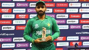 T20 World Cup: ഷാക്വിബിനെ പിന്തള്ളി പാക് ഹീറോ ആസിഫ് അലി, ഐസിസി പുരസ്‌കാരം