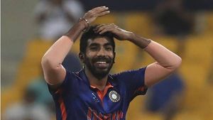 'ഫാസ്റ്റ് ബൗളര്‍മാര്‍ക്ക് ക്യാപ്റ്റനാവാന്‍ പാടില്ലേ?', ബുംറയെ ഇന്ത്യ ക്യാപ്റ്റനാക്കണമെന്ന് നെഹ്‌റ