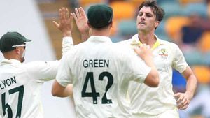 Ashes: പട നയിച്ച് കമ്മിന്‍സ്, അഞ്ചു വിക്കറ്റ്- ഇംഗ്ലണ്ട് 147 റണ്‍സിനു ഓള്‍ഔട്ട്