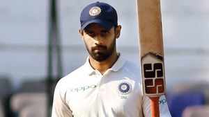 IND vs SA: 'വിഹാരിയോടുള്ള അനീതി', രഹാനെക്ക് പ്ലേയിങ് 11ല്‍ ഇടം, രൂക്ഷ വിമര്‍ശനവുമായി ആരാധകര്‍