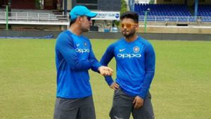 IND vs SA: റിഷഭ് ഇനി ധോണിയുടെ പിന്‍ഗാമിയല്ല, ബോസാവും! വമ്പന്‍ റെക്കോര്‍ഡ് തൊട്ടരികെ