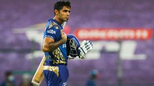 IPL 2022: മുംബൈക്ക് ഷോക്ക്, സൂര്യകുമാര്‍ യാദവിന് പരിക്ക്, ഡല്‍ഹിക്കെതിരേ കളിച്ചേക്കില്ല