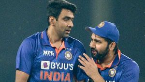 IND vs WI: മാസ് തിരിച്ചുരവ് നടത്തിയ അശ്വിന് സംഭവിച്ചതെന്ത്? ടീമിലെടുക്കാത്തതിന്റെ കാരണമറിയാം