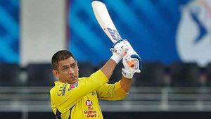 IPL: 20ാം ഓവറിലെ സിക്‌സര്‍ വീരന്‍- ധോണിയെ വെല്ലാന്‍ ആരുണ്ട്? പിന്നാലെ മുംബൈയുടെ 3 പേര്‍