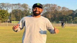 IPL2022:'എഴുതിത്തള്ളിയവര്‍ കാത്തിരുന്നോളൂ', ഹര്‍ദിക് മടങ്ങിവരികയാണ്, നെറ്റ്‌സില്‍ പരിശീലനം തുടങ്ങി