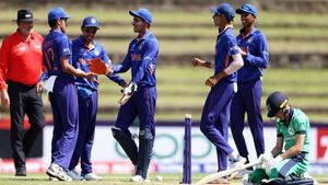 Under 19 World Cup: അയര്‍ലന്‍ഡിനെ നാണം കെടുത്തി ഇന്ത്യ, സൂപ്പര്‍ ലീഗ് റൗണ്ടില്‍ കടന്നു