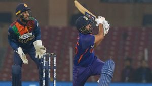 IND vs SL: ടി20യില്‍ ഹിറ്റ്മാന്‍ 'കിങ്', റണ്‍വേട്ടക്കാരില്‍ തലപ്പത്ത്, ഗുപ്റ്റിലിനെ മറികടന്നു